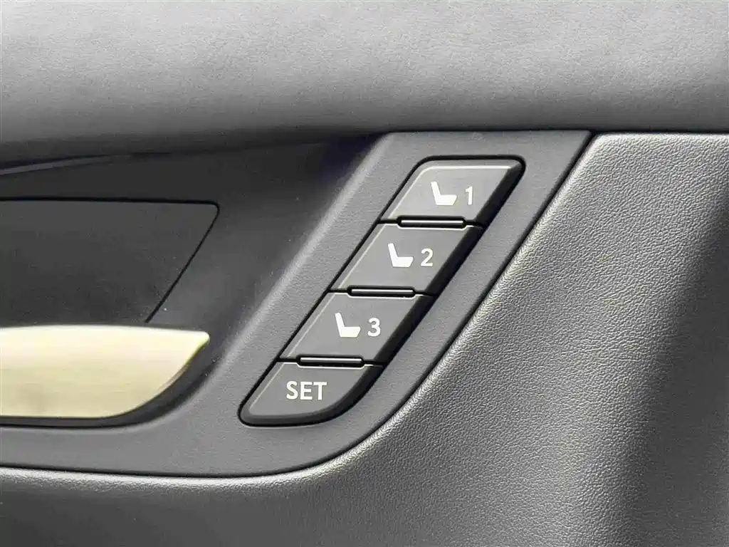 Lexus LX — миниатюра 20