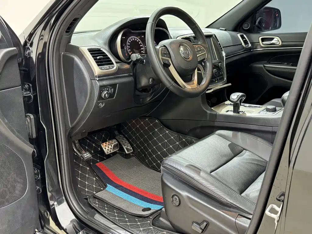 Jeep Grand Cherokee (Import) — миниатюра 7