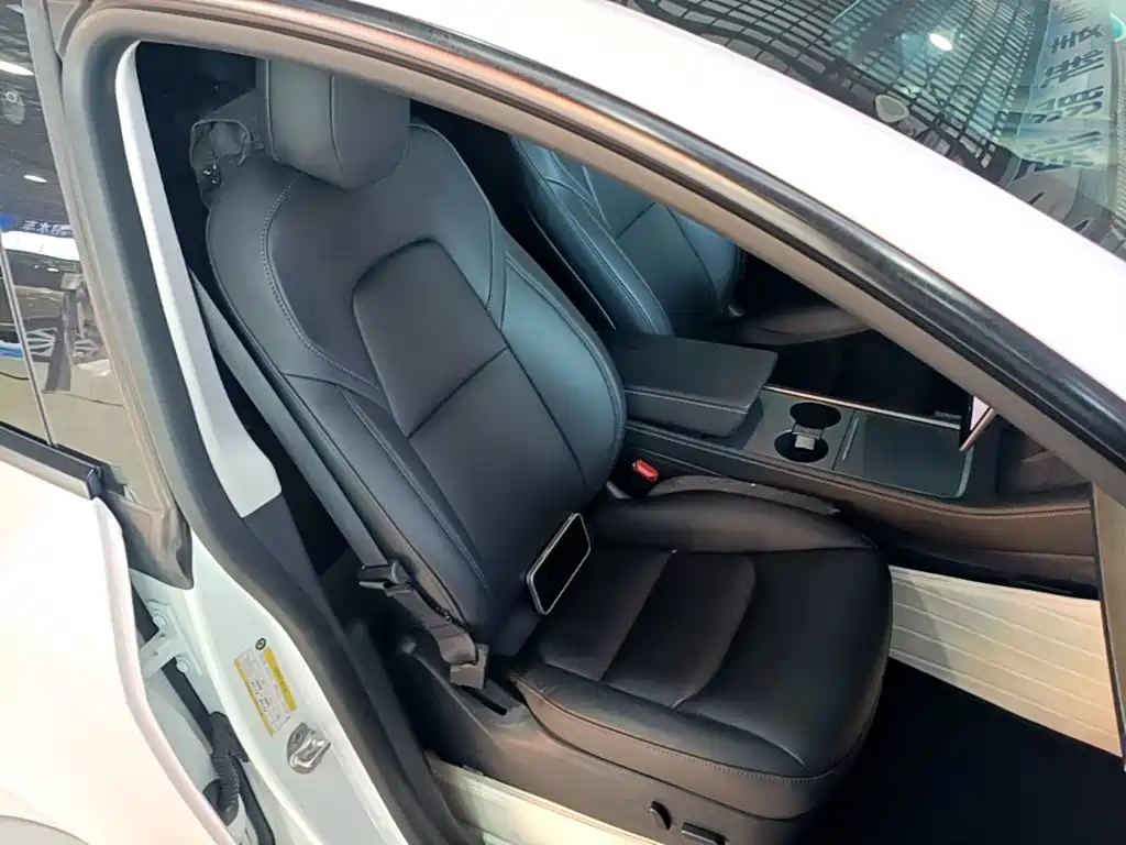 Tesla Model Y — миниатюра 25