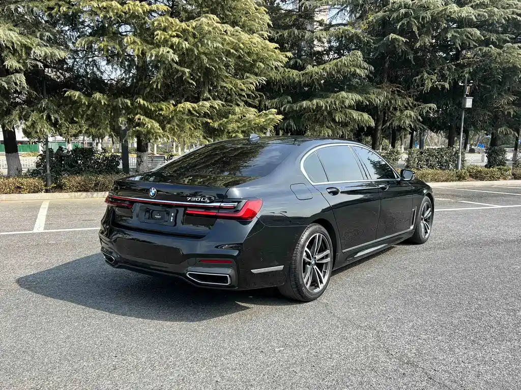 BMW 7 Series — миниатюра 3