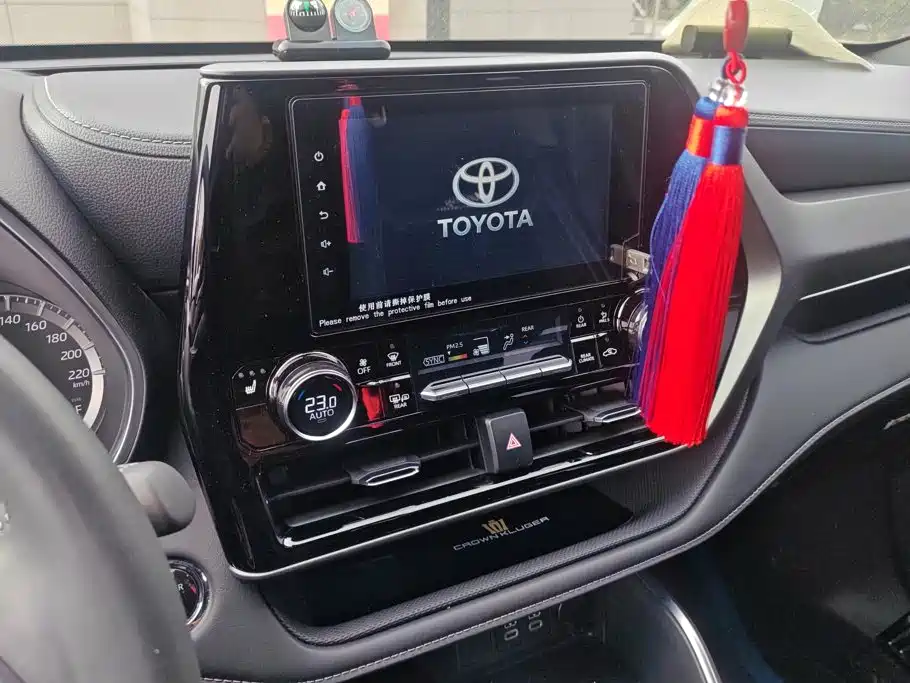 Toyota Crown Kluger — миниатюра 13