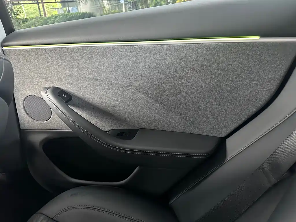 Tesla Model 3 — миниатюра 14
