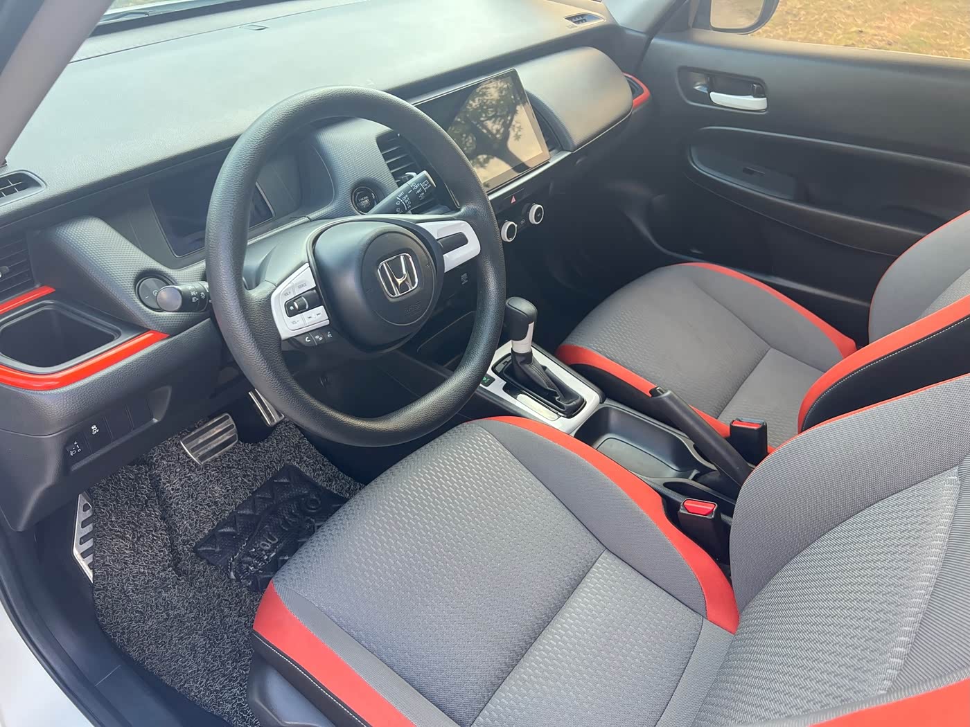Honda Fit 1.5 л 2022 г. Белый, пробег 40000 км