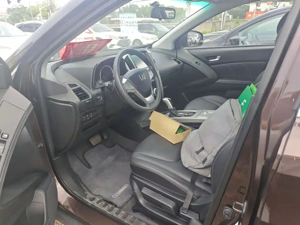 Luxgen U6 — миниатюра 15