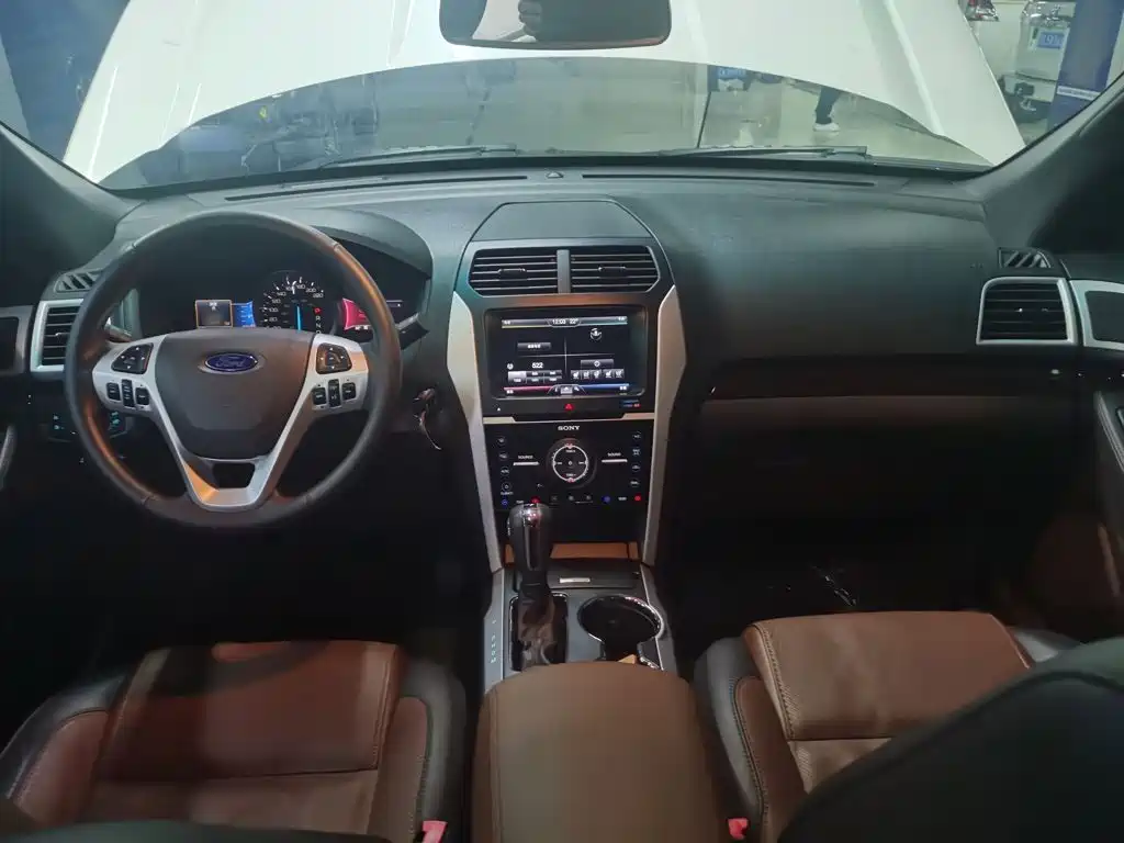 Ford Explorer (Import) — миниатюра 15