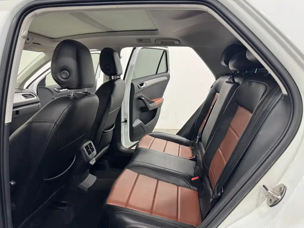 VOLKSWAGEN T ROC EXPLORING SONGS