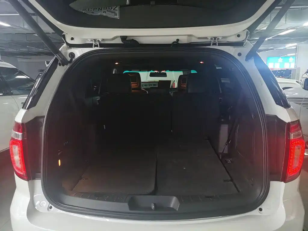 Ford Explorer (Import) — миниатюра 21