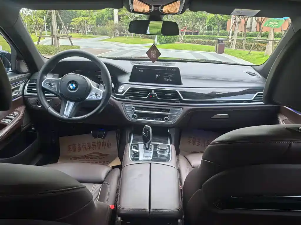 BMW 7 Series — миниатюра 4