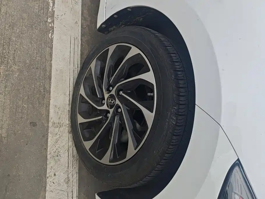 Hyundai Elantra — миниатюра 6