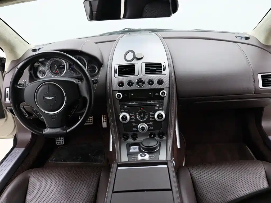 Aston Martin Rapide — миниатюра 11