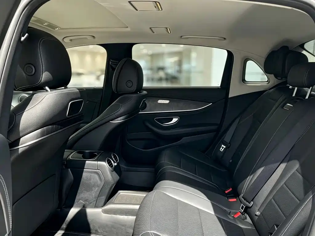 Mercedes-Benz E-Class — миниатюра 7