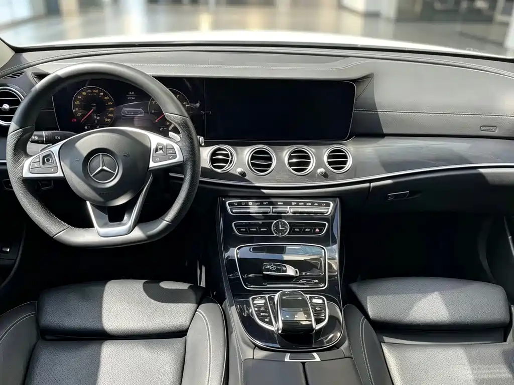 Mercedes-Benz E-Class — миниатюра 8