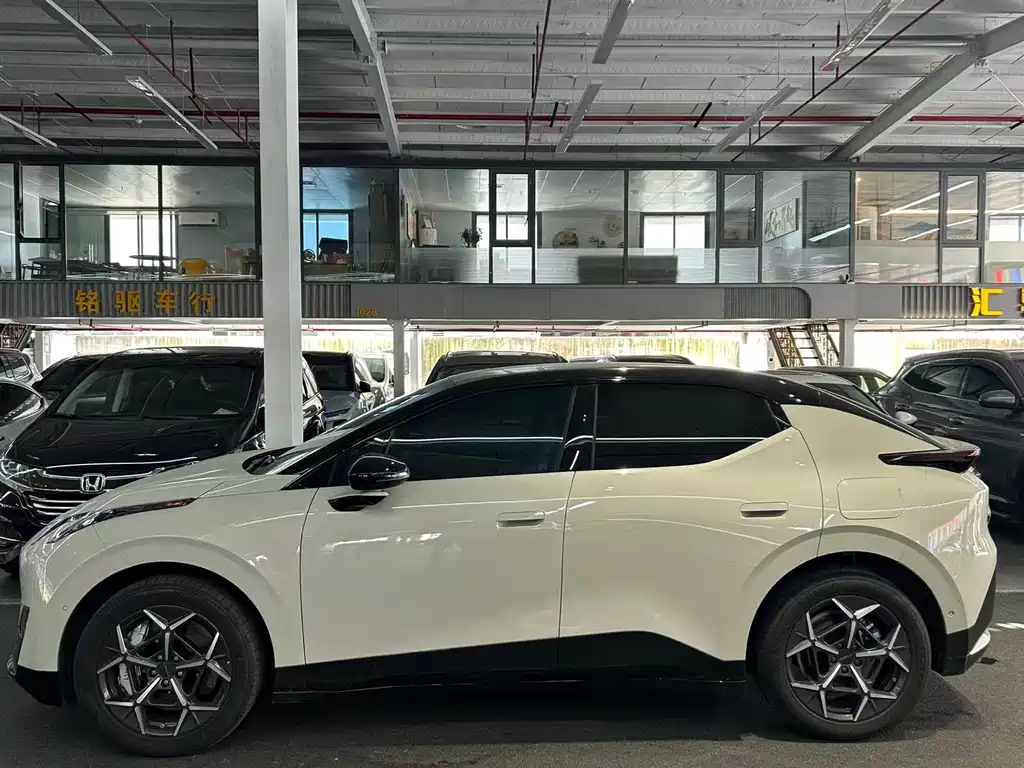Lynk & Co 20 — миниатюра 4