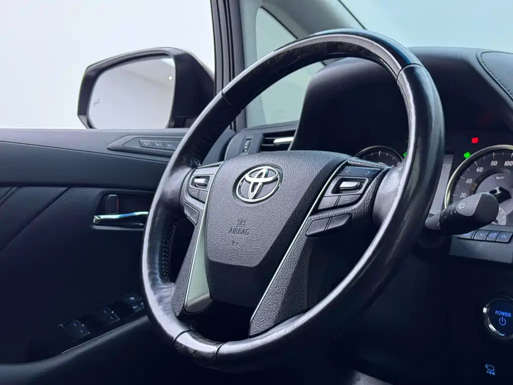 Toyota Vellfire — миниатюра 10