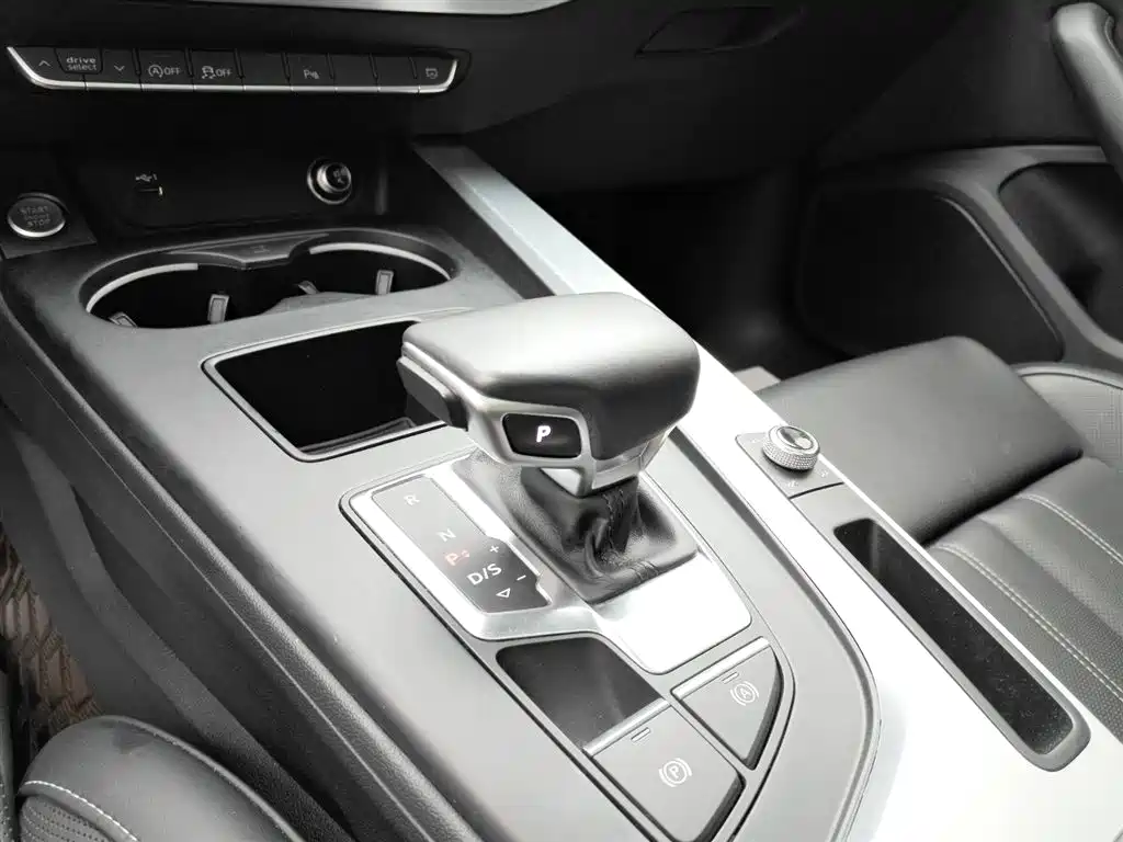 Audi A4L id 4622368 из Китая 9