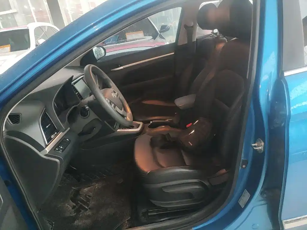 Hyundai Elantra — миниатюра 15