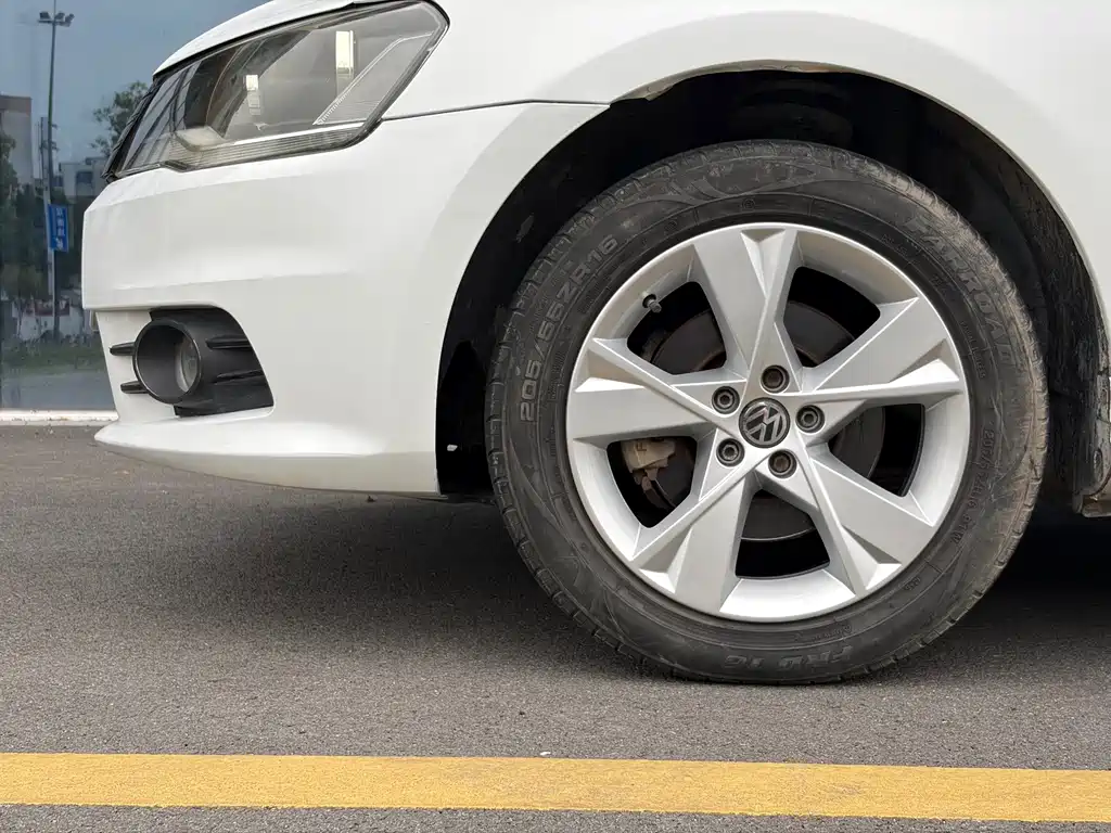 Volkswagen Bora — миниатюра 8