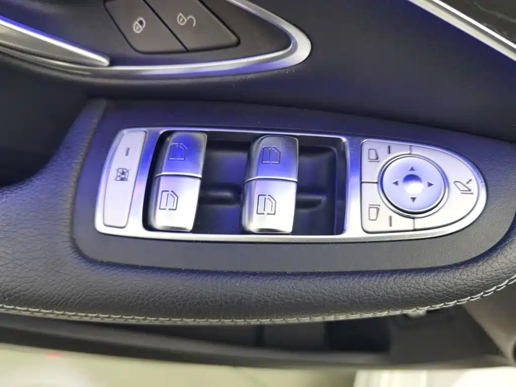 Mercedes-Benz C-Class — миниатюра 9