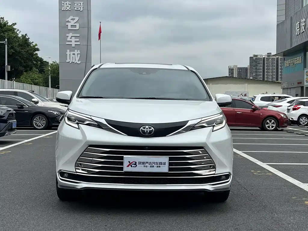 Toyota Sienna — миниатюра 2