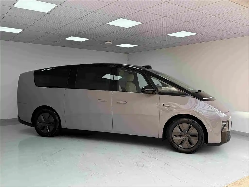 Li Auto Li MEGA — миниатюра 3