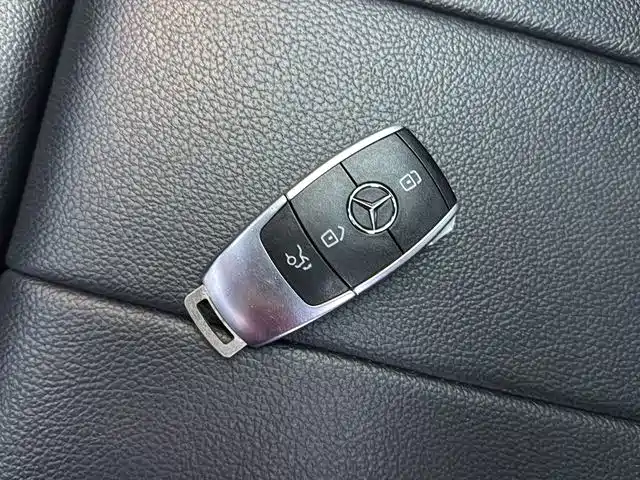 Mercedes-Benz GLB — миниатюра 13