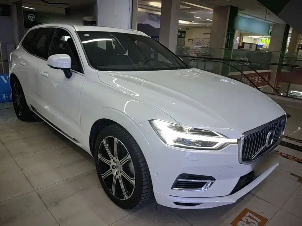 Volvo XC60 PHEV — миниатюра 4