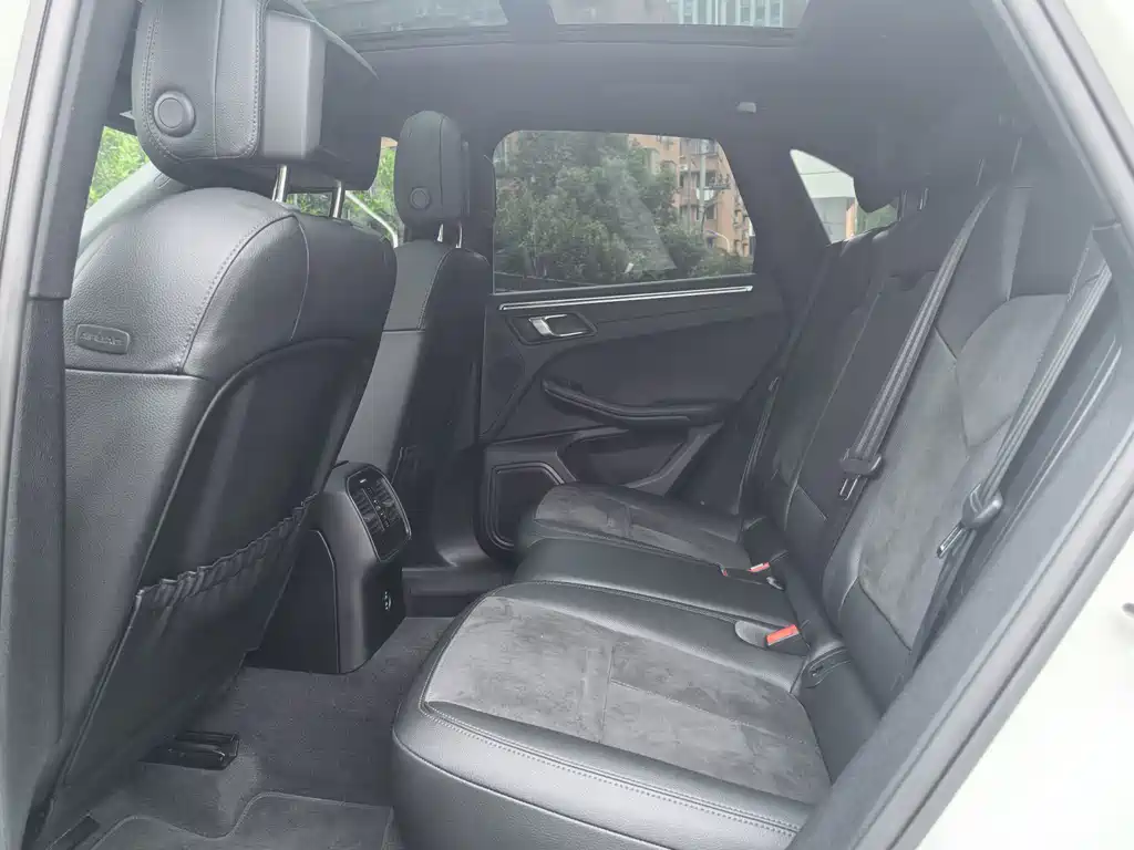 Porsche Macan — миниатюра 12