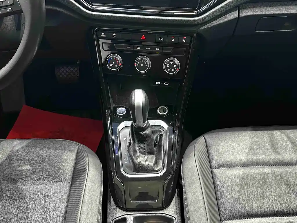 Volkswagen T-Roc — миниатюра 9