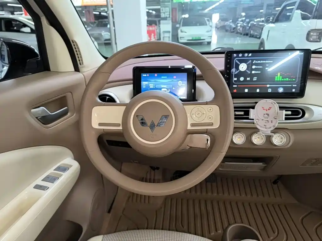 Wuling MINIEV — миниатюра 11