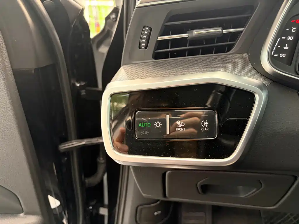 Audi A6L 2023 40 TFSI Luxury