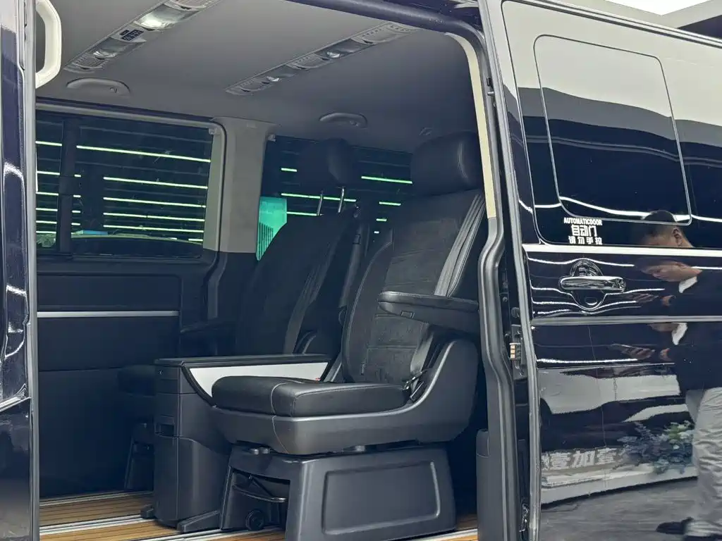 Volkswagen Multivan — миниатюра 10