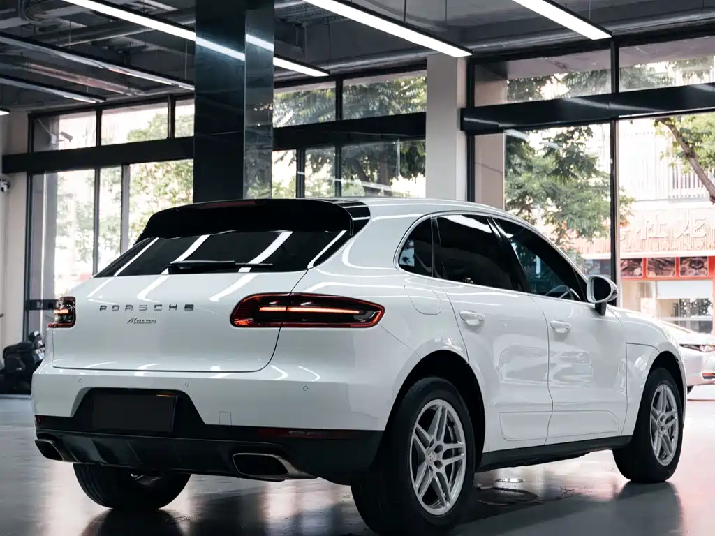 Porsche Macan — миниатюра 3