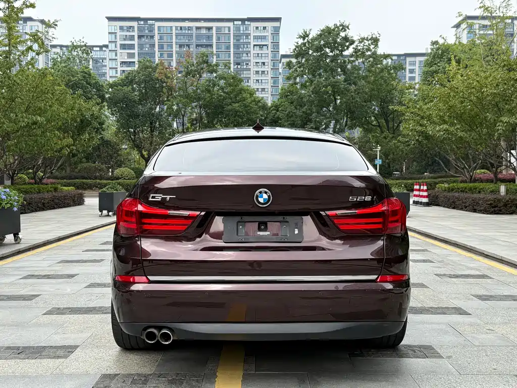 BMW 5 Series GT — миниатюра 5