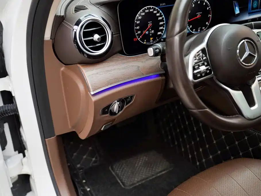 Mercedes-Benz E-Class — миниатюра 7