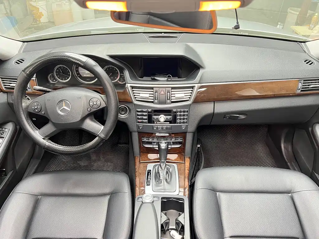 Mercedes-Benz E-Class — миниатюра 9