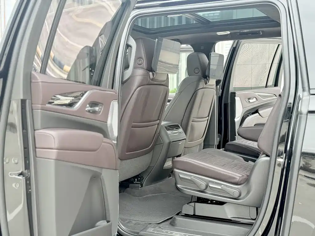 Cadillac Escalade — миниатюра 5