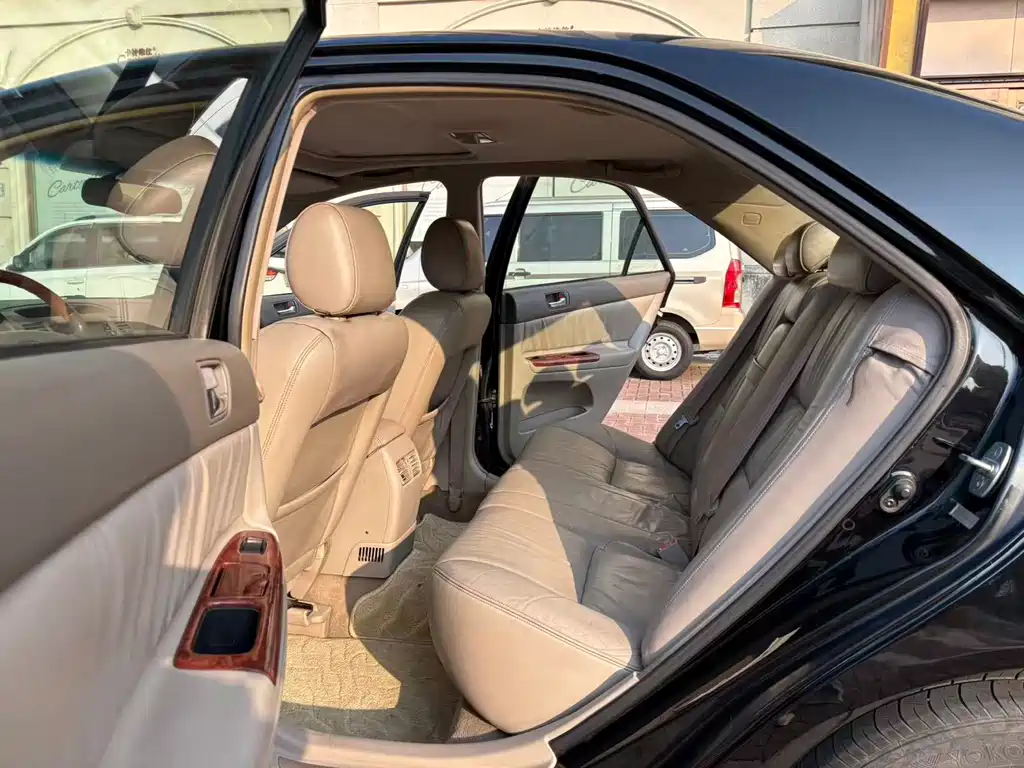Toyota Camry — миниатюра 5