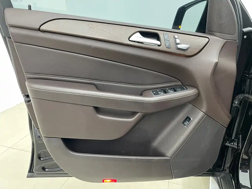 Mercedes-Benz GLE (Import) — миниатюра 10