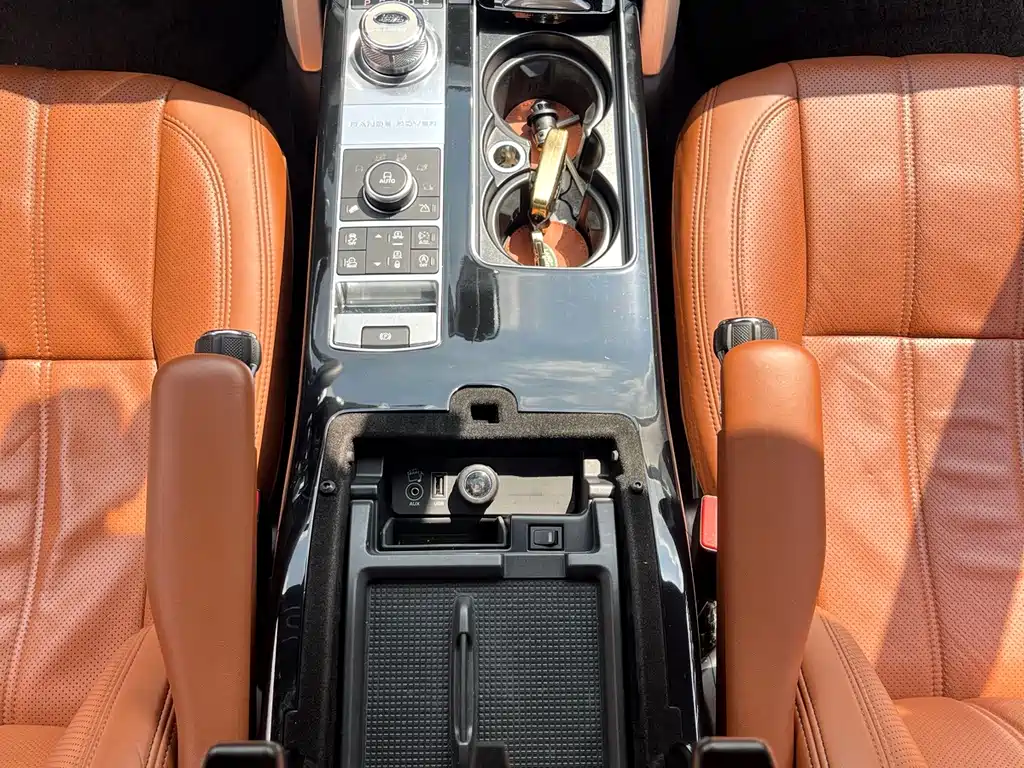 Land Rover Range Rover — миниатюра 18