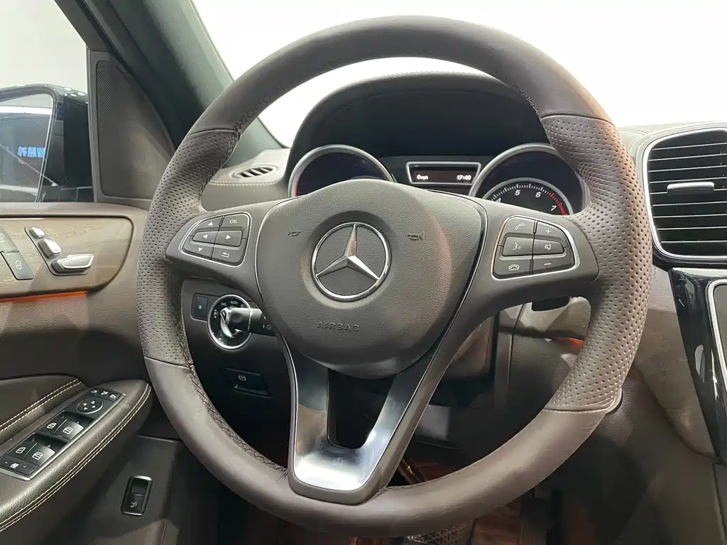 Mercedes-Benz GLE (Import) — миниатюра 15