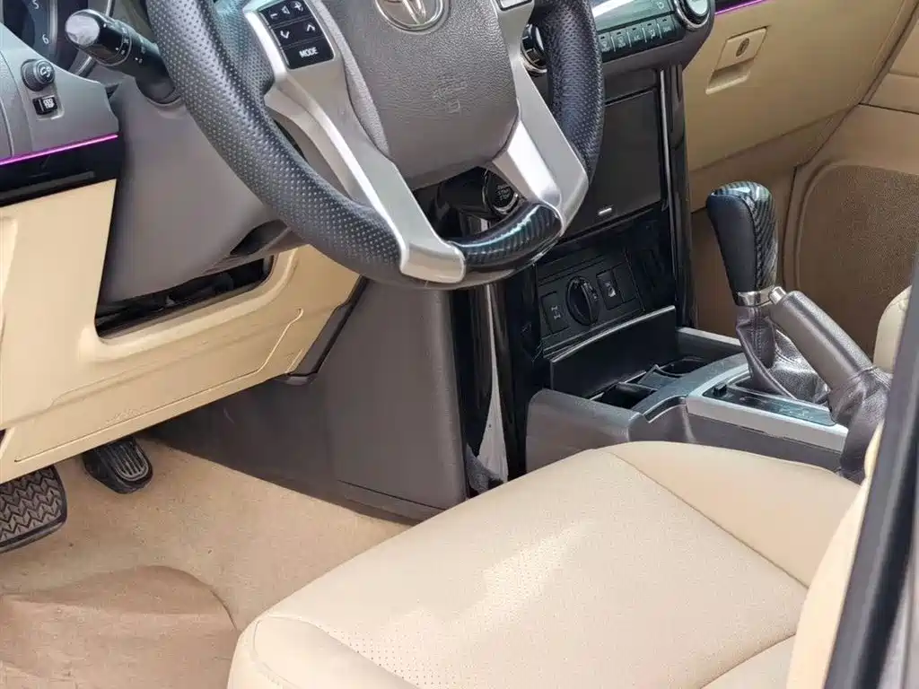 Toyota Land Cruiser Prado 2014 2.7L AT Standard