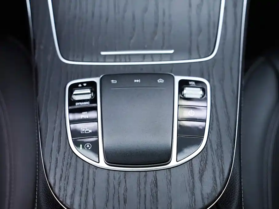 Mercedes-Benz E-Class — миниатюра 11