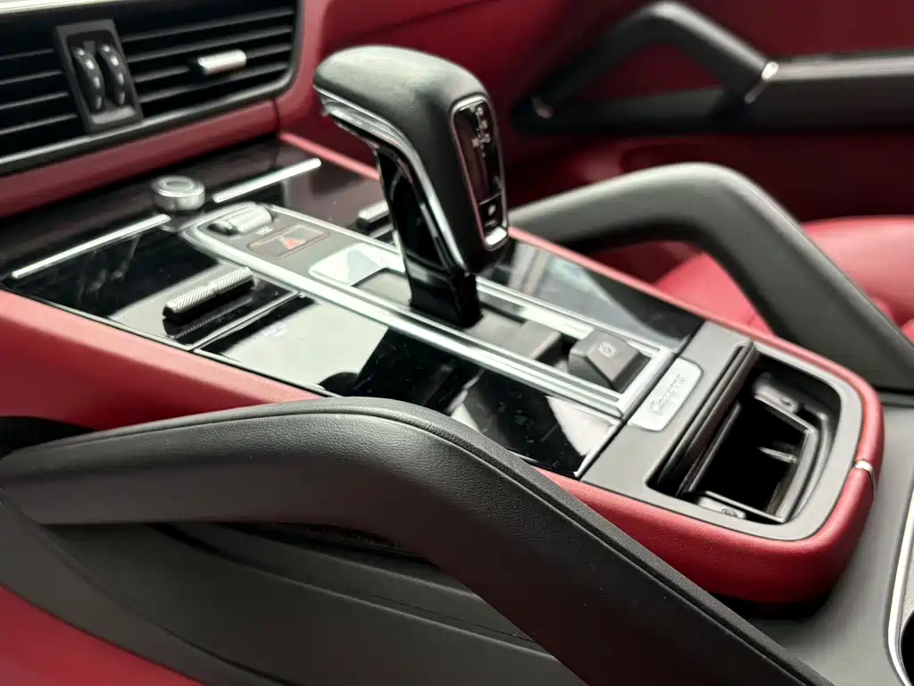 Porsche Cayenne — миниатюра 16