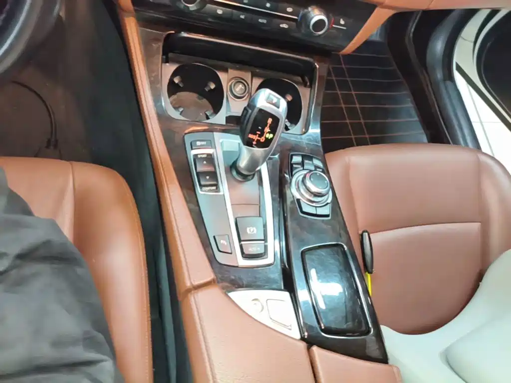 BMW 5 Series — миниатюра 14