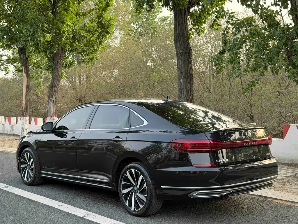 Volkswagen Passat 2021 330TSI Luxury