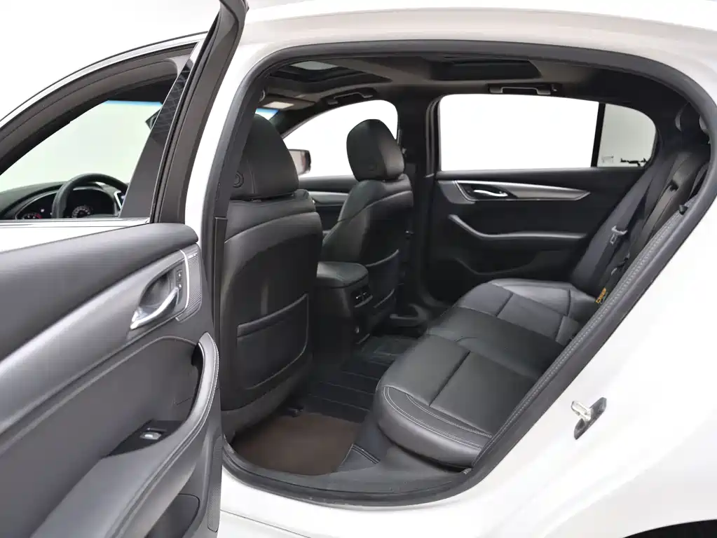 Cadillac CT5 — миниатюра 11