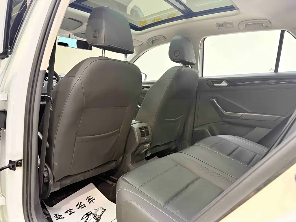 Volkswagen T-Roc — миниатюра 7
