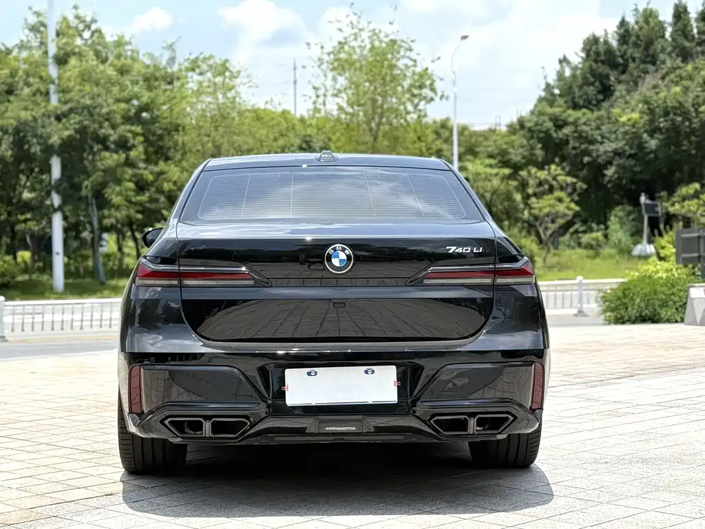 BMW 7 Series — миниатюра 16
