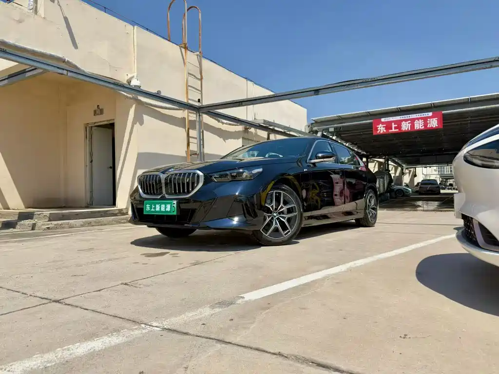 BMW i5