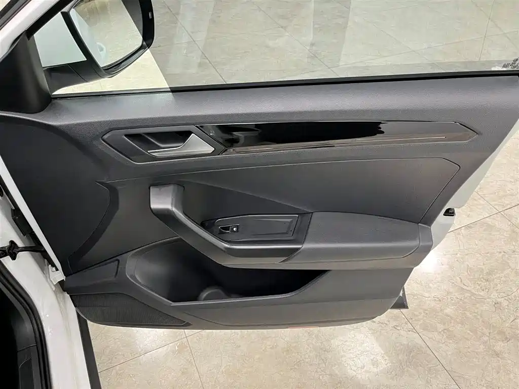 VOLKSWAGEN T ROC EXPLORING SONGS